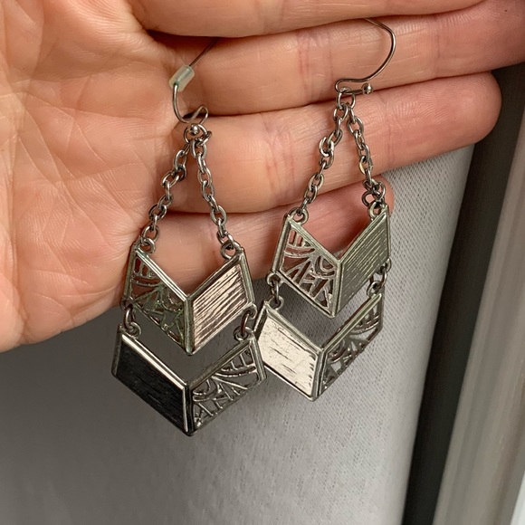 Earrings - Picture 3 of 4